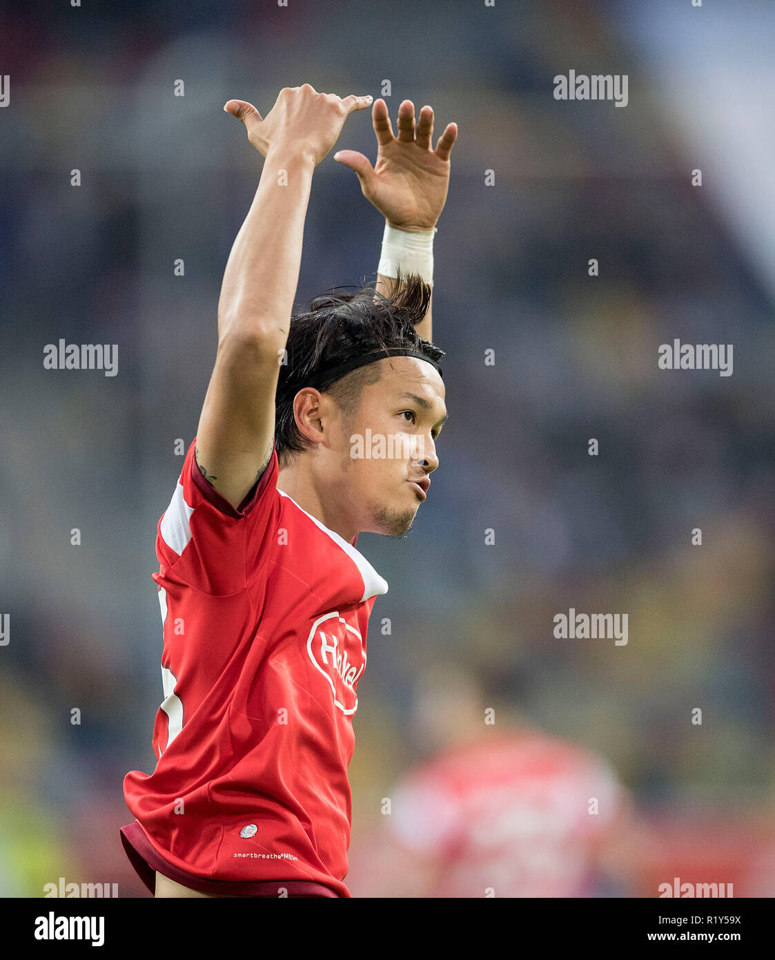 Düsseldorf, Deutschland. 10 Nov, 2018. Takashi USAMI (D), Geste, Gestik, Fußball 1. Fussballbundesliga, 11. Spieltag Fortuna Düsseldorf (D) - Hertha BSC Berlin (B) 4:1, 10/11/2018 in Düsseldorf/Deutschland. ##DFL-Bestimmungen verbieten die Verwendung von Fotografien als Bildsequenzen und/oder quasi-Video## | Verwendung der weltweiten Kredit: dpa/Alamy leben Nachrichten Stockfoto