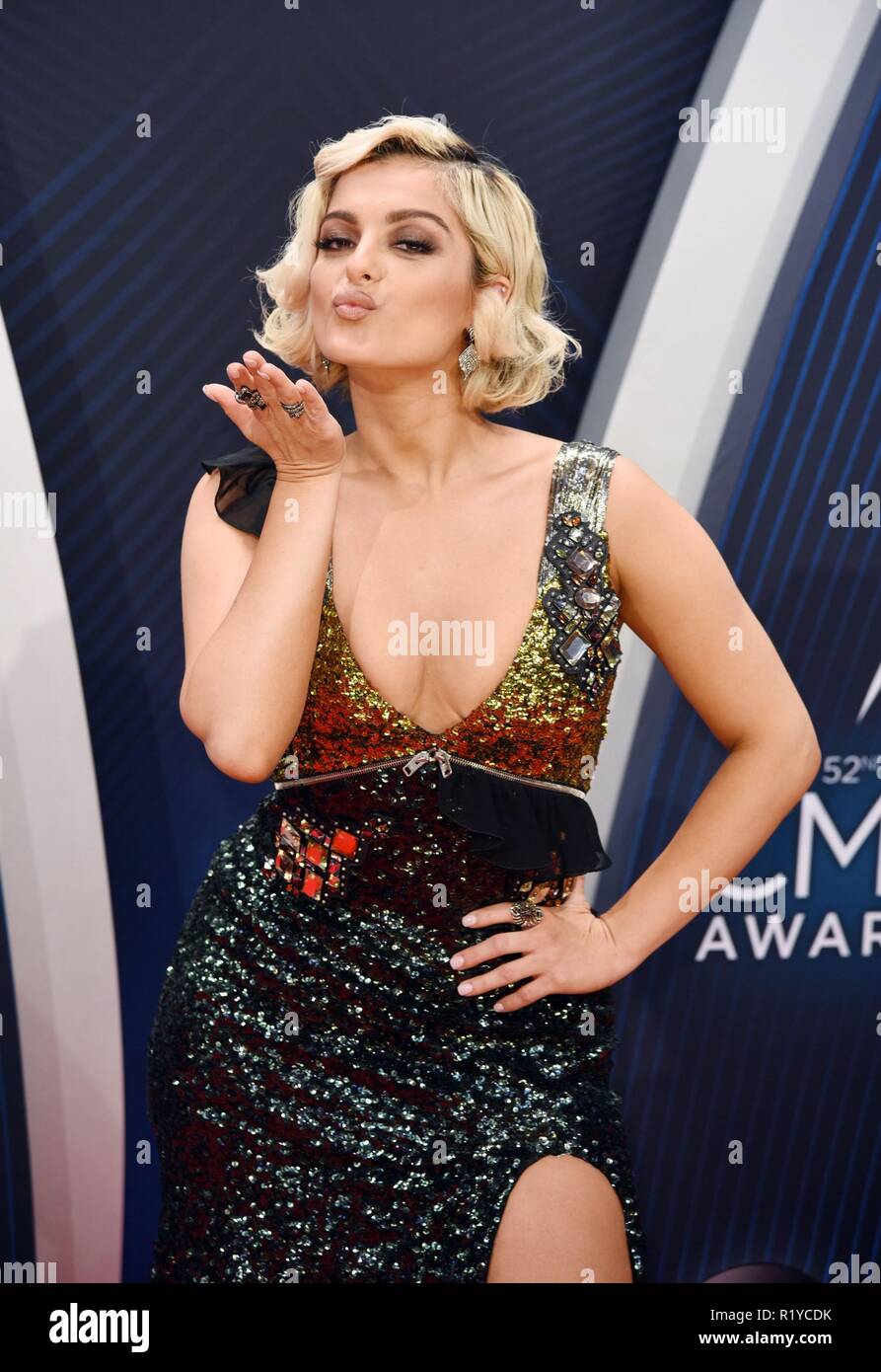 Bebe Rexha in der Ankunftshalle auf der 52. jährlichen CMA Awards - Ankünfte, Bridgestone, Arena, Nashville, TN 14. November 2018. Foto von: Derek Sturm/Everett Collection Stockfoto