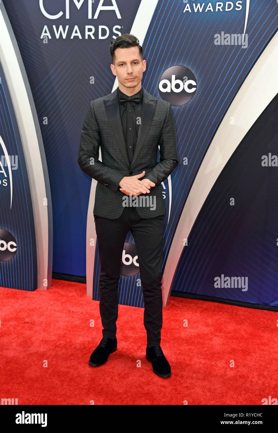 Nashville, TN, USA. 14 Nov, 2018. Devin Dawson in der Ankunftshalle auf der 52. jährlichen CMA Awards - Ankünfte, Bridgestone, Arena, Nashville, TN 14. November 2018. Credit: Derek Sturm/Everett Collection/Alamy leben Nachrichten Stockfoto
