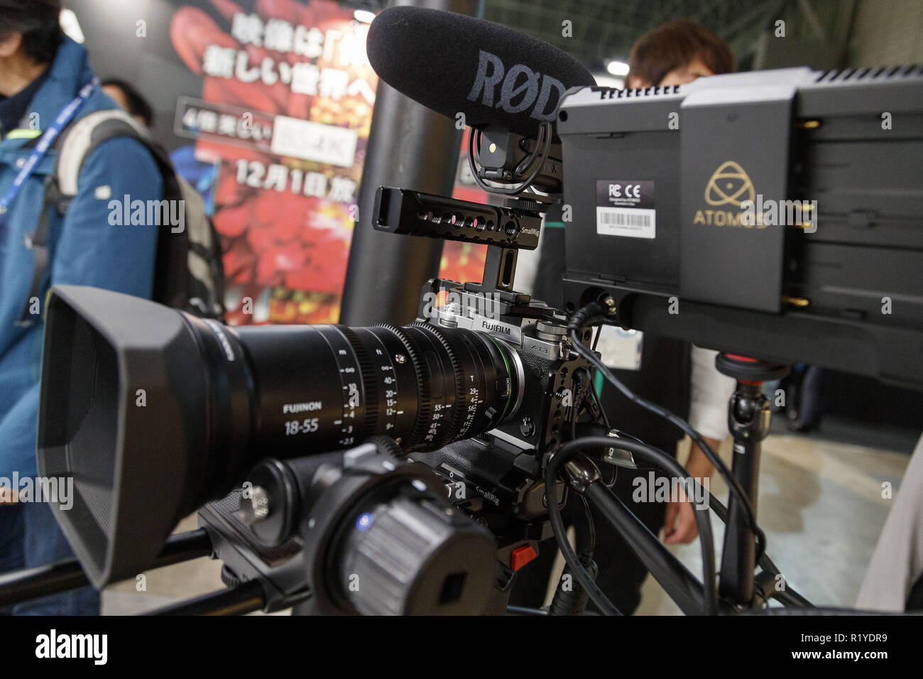 Chiba, Japan. 15 Nov, 2018. Fujifilm Kamera X-T3 auf dem Display während der internationalen Broadcast Equipment Exhibition (Inter BEE) 2018 auf dem Internationalen Kongress komplexe Makuhari Messe in Chiba. Die Ausstellung zeigt die neuesten Technologien aus Japan und aus Übersee in Audio, Video und Kommunikation einschließlich 16 K zeigt und neue Kamera Ausrüstung. Inter BEE ist von November 14 bis 16 statt. Credit: Rodrigo Reyes Marin/ZUMA Draht/Alamy leben Nachrichten Stockfoto