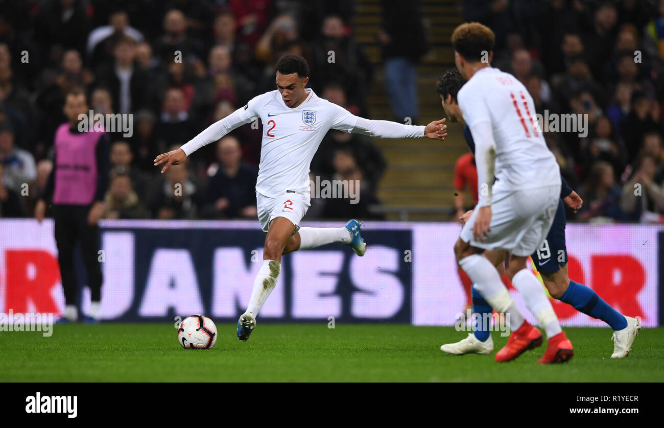 Wembley Stadion, London, UK. 15 Nov, 2018. Wayne Rooney Foundation International Fußball-freundlich, England gegenüber den Vereinigten Staaten von Amerika; Trent Alexander-Arnold von England schiesst und Kerben England's zweites Ziel für 2-0 in der 29. Minute Credit: Aktion plus Sport/Alamy leben Nachrichten Stockfoto