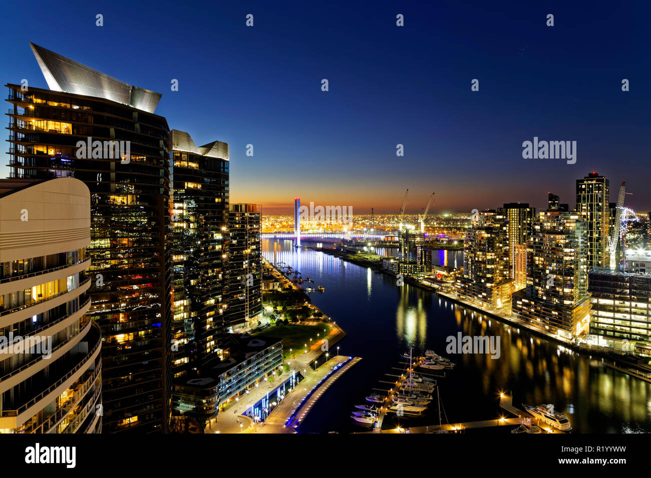 Nacht, Stadtbild Blick Melbourne CBD, Docklands, Victoria Harbour Marina, Victoria, Australien Stockfoto