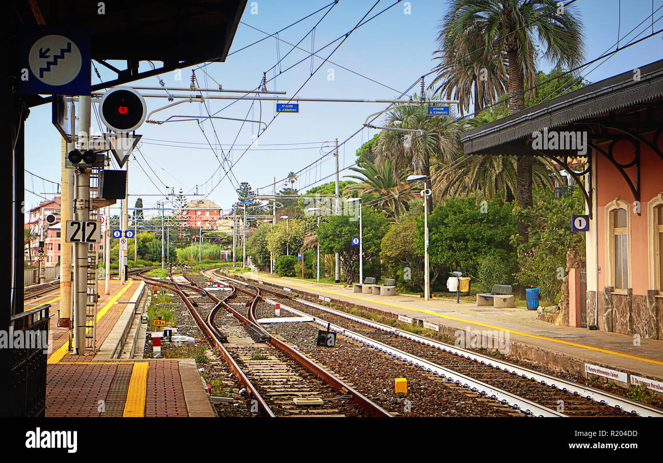 Bahnhof in Genova-Nervi, malerischen Vorort von Genua, Zug Plattform Stockfoto
