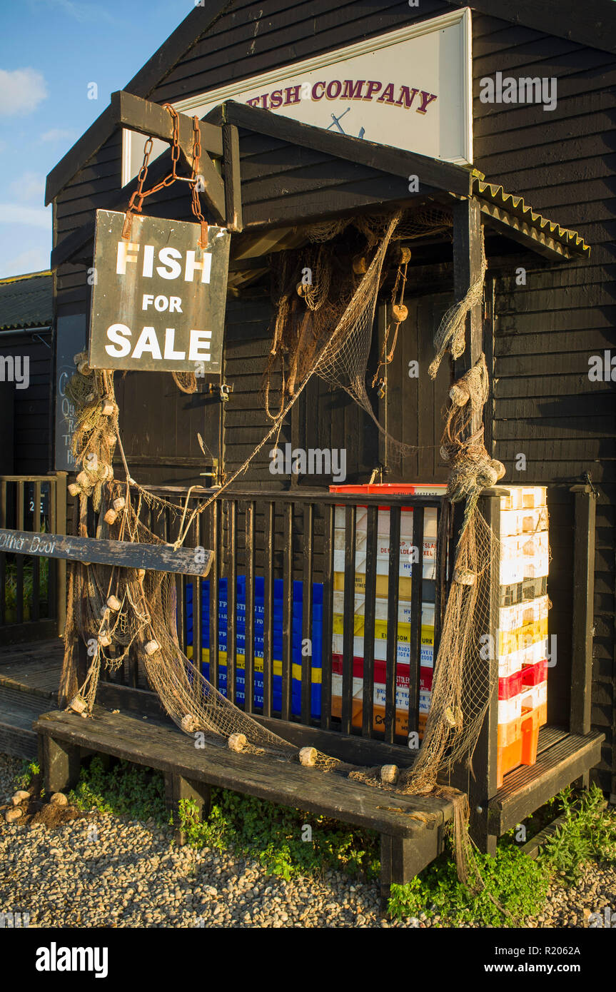 Fisch, der für den Verkauf von Hütte ist ein altes Fischerdorf am Ufer des Flusses Blyth, Southwold, Suffolk Stockfoto