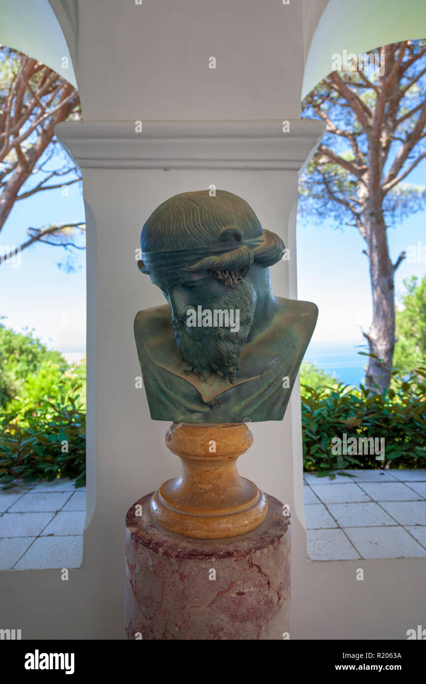 Griechische und römische Skulpturen auf dem Display in der Villa San Michele, Anacapri, Italien Stockfoto Griechische und römische Skulpturen auf dem Display in der Villa San Michele, Anacapri, Italien Stockfoto