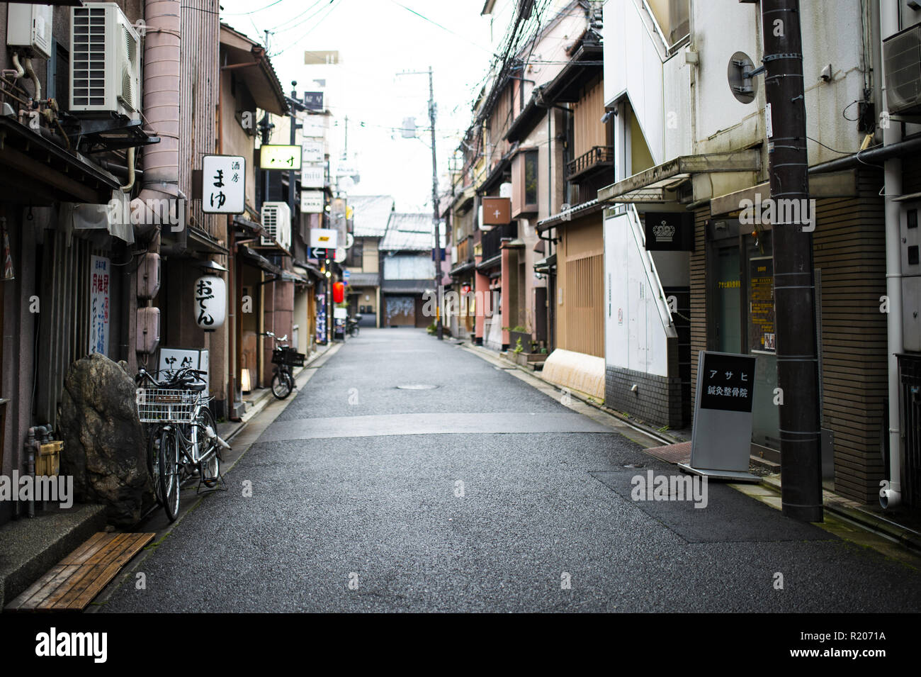 KYOTO - Japan - 31. Dezember 2017. Marken von Restaurants in den Straßen von Gion in Kyoto. Gion ist ein Stadtteil von Kyoto, Japan. Stockfoto