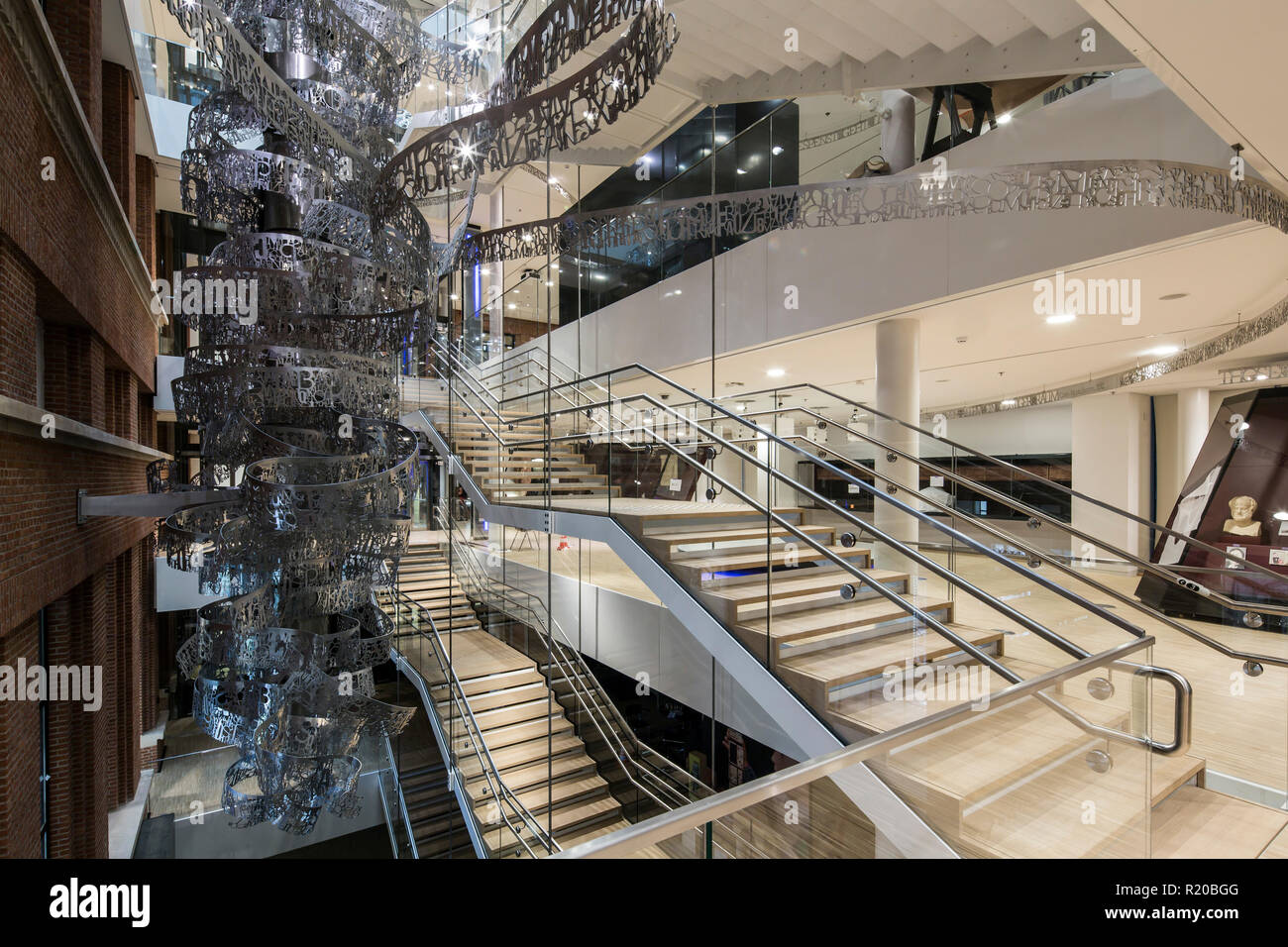 Schragansicht Der Freitragende Treppen Und Skulptur Haus Der Europaischen Geschichte Bruxelles Brussel Belgien Architekt Chaix Morel Et Associes 20 Stockfotografie Alamy