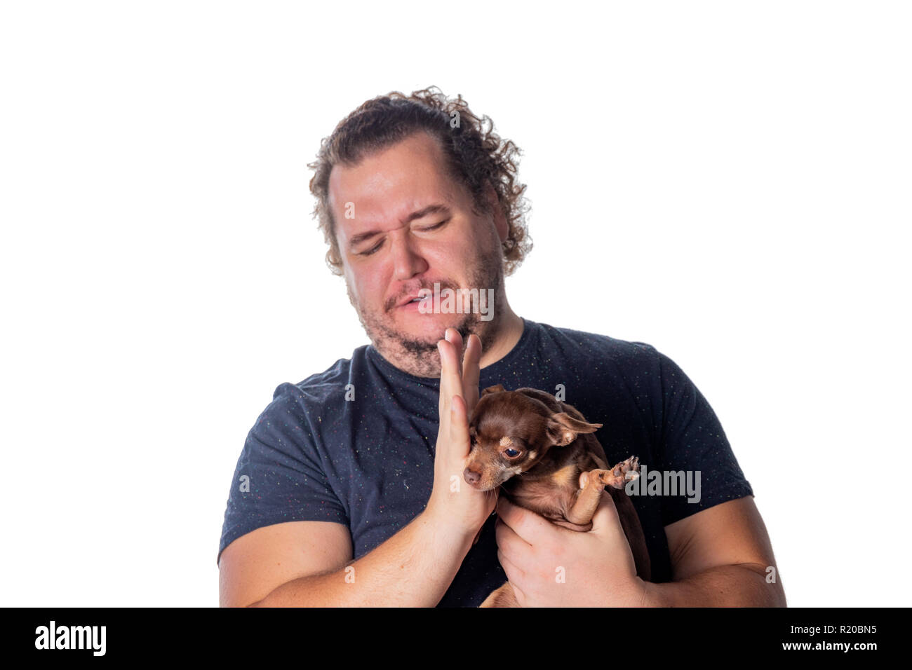 Funny fat man mit kleinen Hund Stockfoto