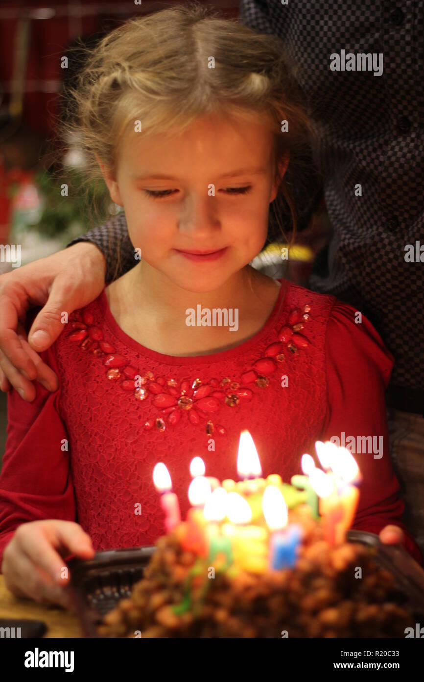 Glückliche Kinder bei der Party eines Geburtstag Mädchen Stockfoto