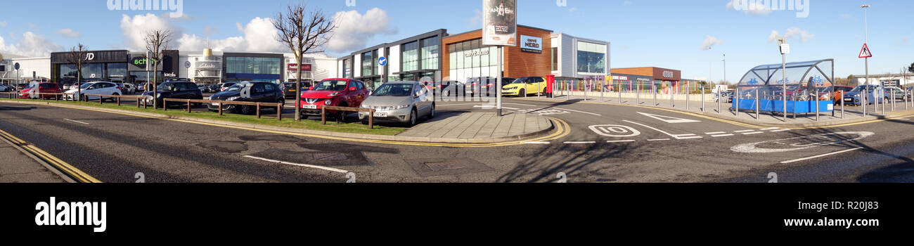 Panoramablick auf Geschäfte in Retail Park, Fort Kinnaird, Edinburgh Stockfoto