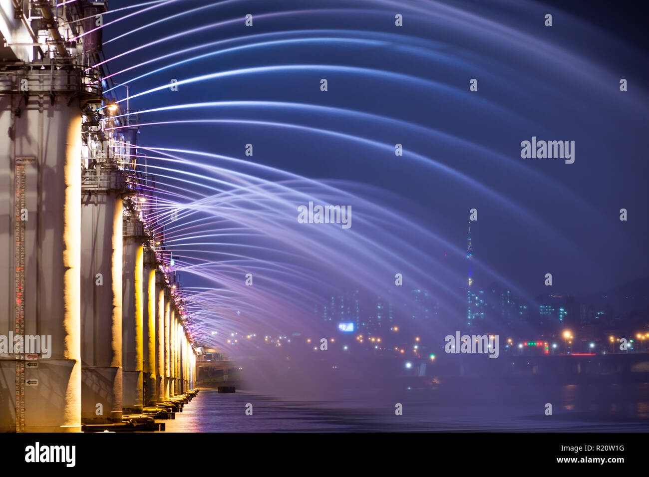 Fountain Show an Banpo Bridge in Seoul, Korea Stockfoto