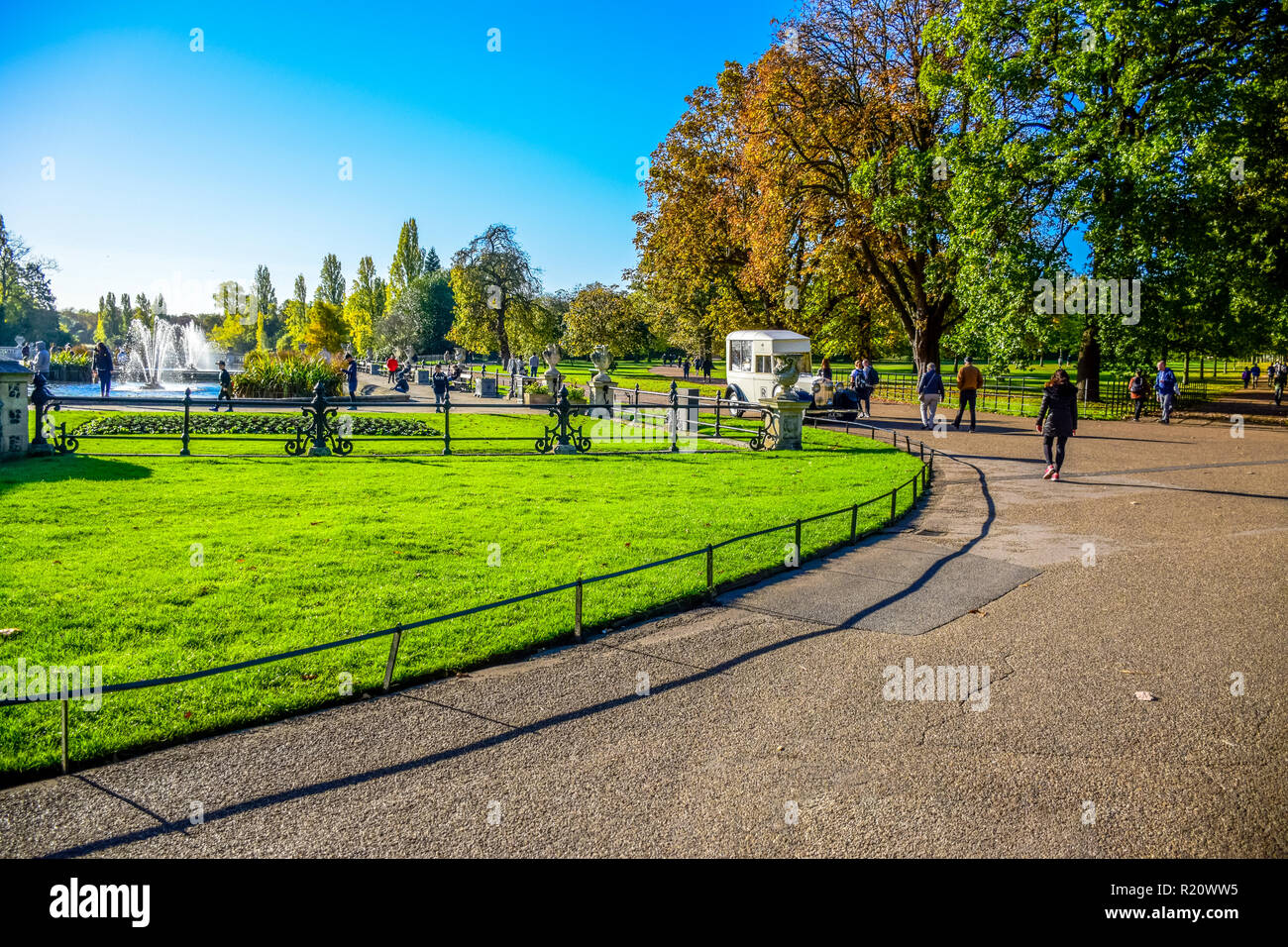 Hyde Park London Vereinigtes Königreich Britische sommerzeit am hyde park -Fotos und -Bildmaterial in hoher