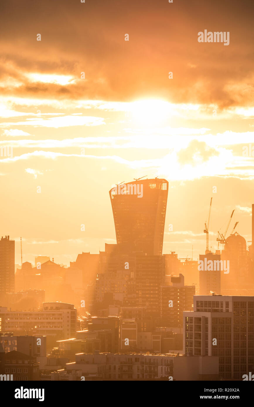 Blick auf die Stadt bei Sonnenuntergang von London, London, England, Großbritannien Stockfoto