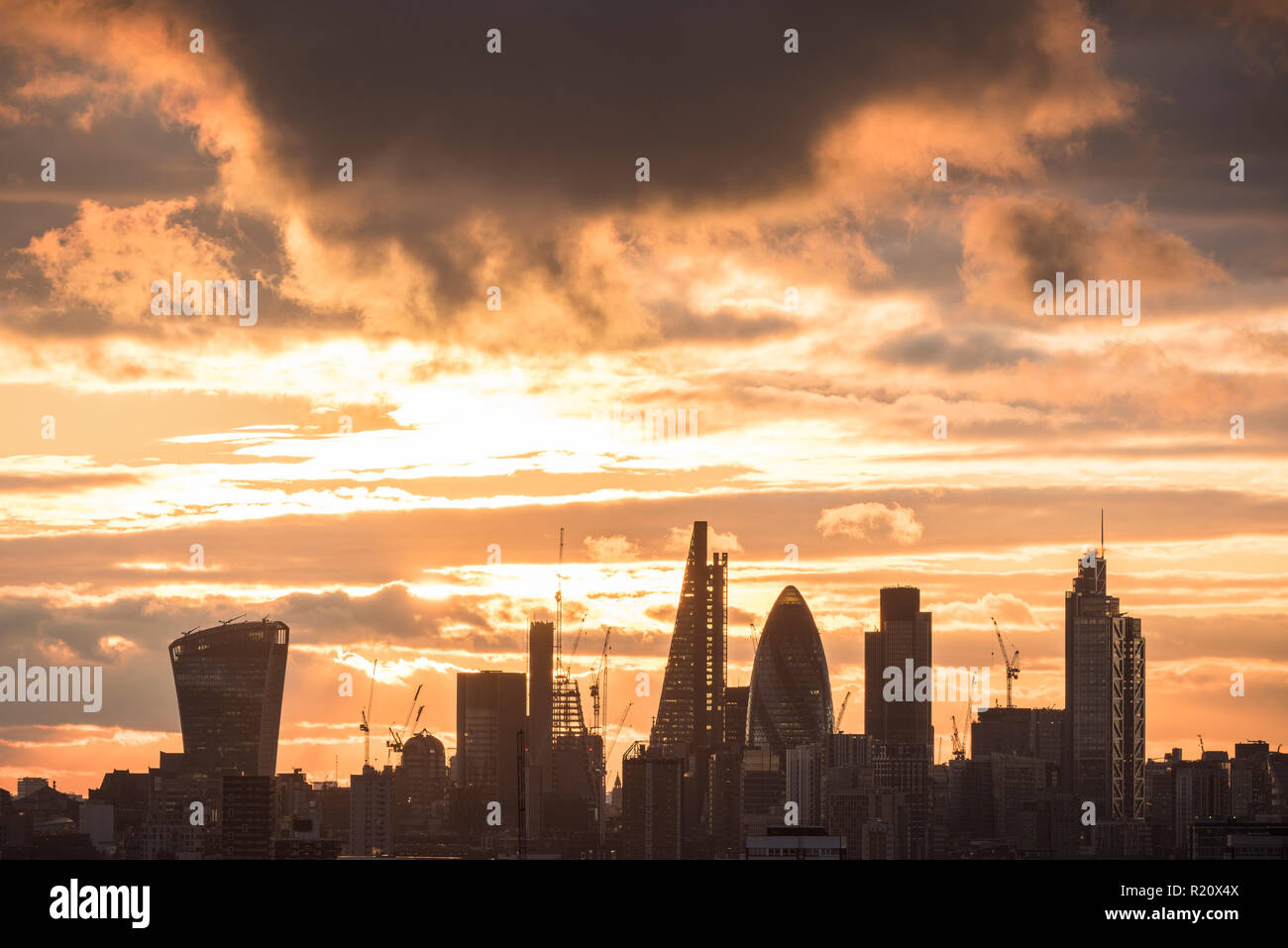 Blick auf die Stadt bei Sonnenuntergang von London, London, England, Großbritannien Stockfoto
