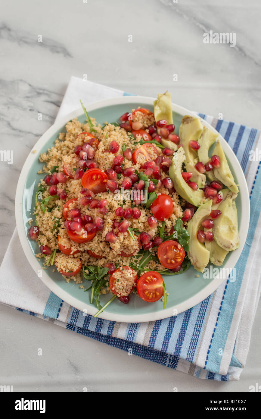 Quinoa Avocado Salat Stockfoto