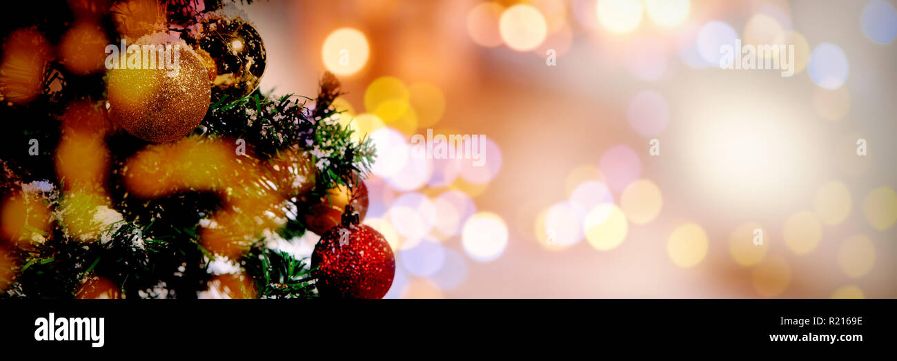 Das zusammengesetzte Bild von Weihnachten gelber Kreis leuchtet Stockfoto