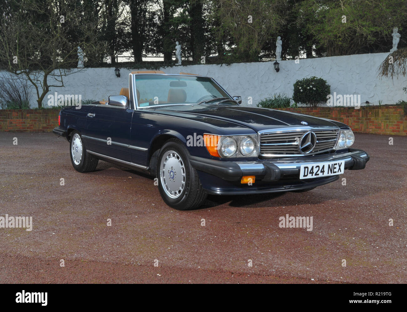 1986 US-Spec R107 Mercedes Benz 560 SL Cabrio deutschen luxus Auto Stockfoto