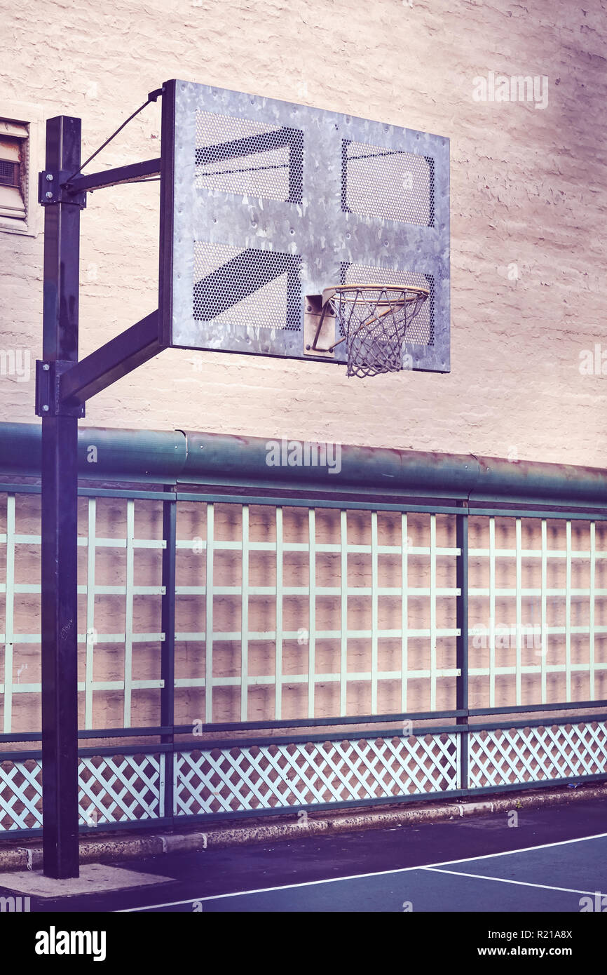 Vintage getonten Bild eines Open air Basketballplatz. Stockfoto