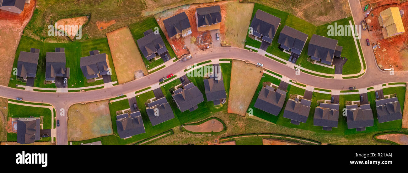 Antenne Landschaft der typisch amerikanischen Neubau Nachbarschaft in Maryland für die obere Mittelklasse, luxuriöse Einfamilienhäuser Immobilien Stockfoto