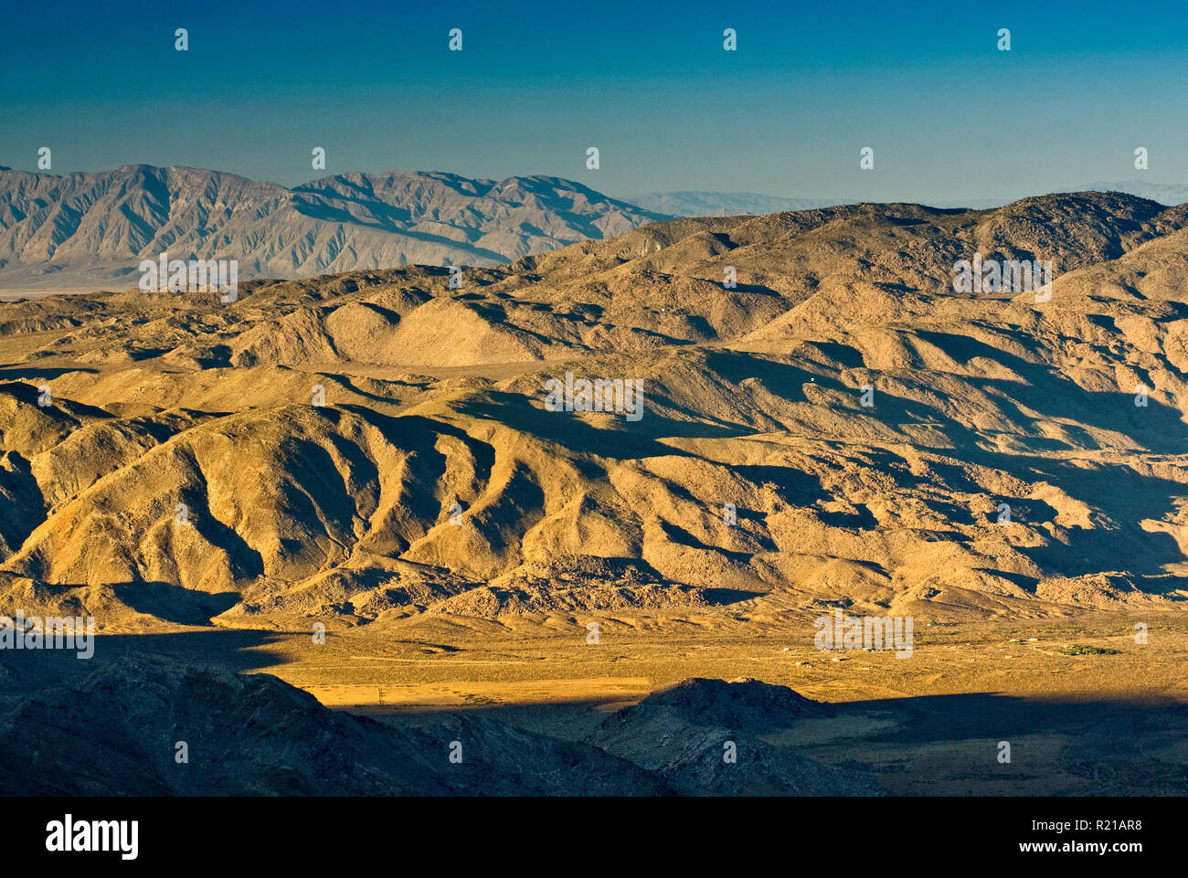 Sägezahn Mts und Vallecito Mts in der Anza Borrego Desert State Park bei Sonnenuntergang von Stephenson Peak gesehen auf Sunrise Highway in Laguna Mts Kalifornien, USA Stockfoto