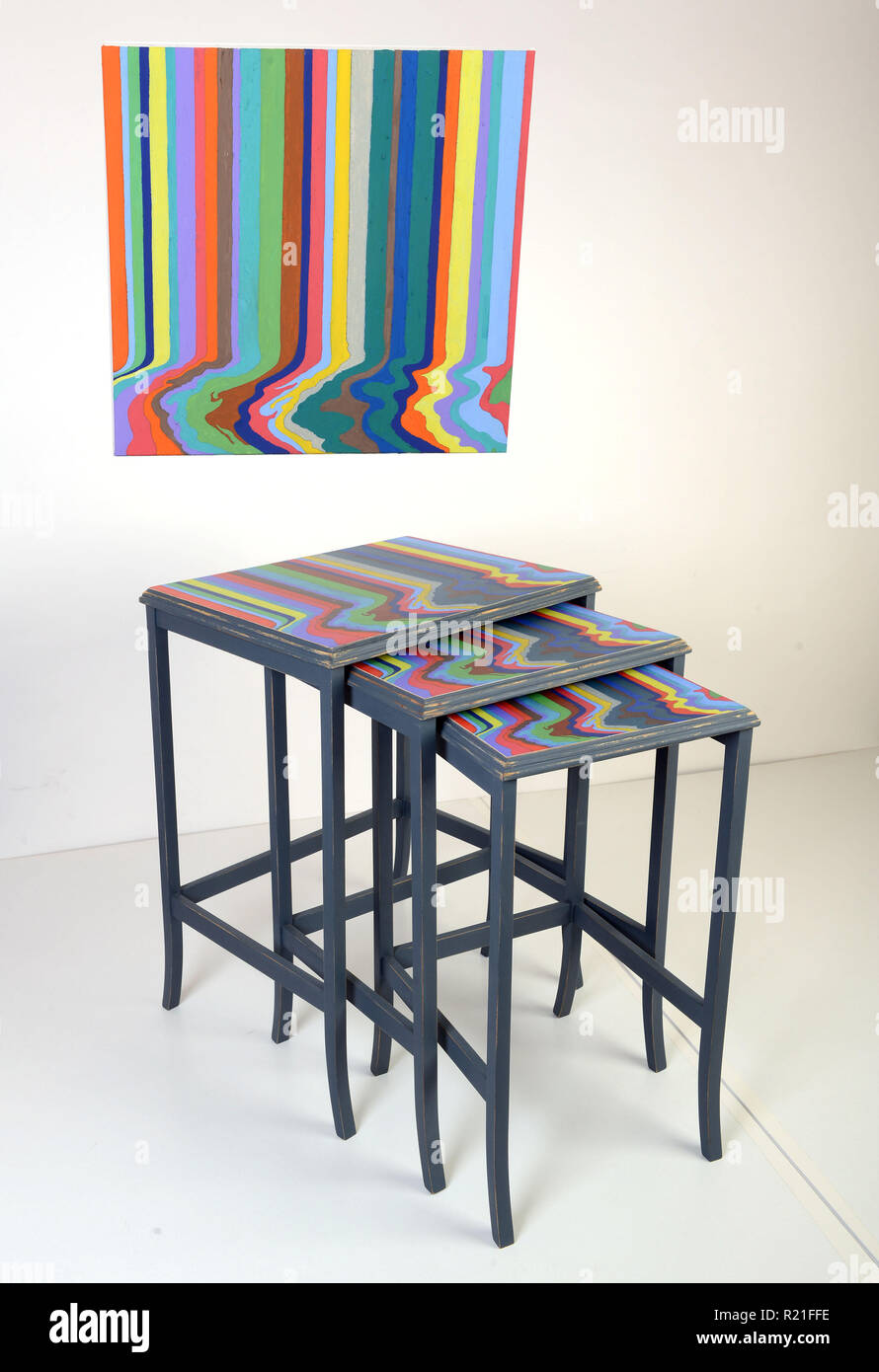 Shabby Chic Möbel mit passenden Malerei aus alten Tabellen gemacht Stockfoto