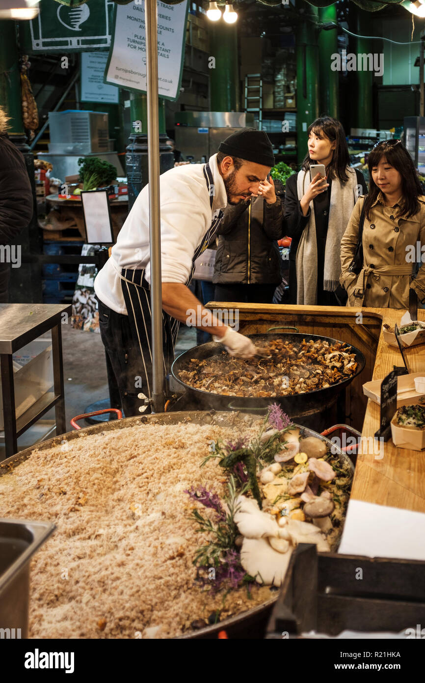England, London, Borough Market-Organic Pilz-risotto auf dem Markt Stockfoto