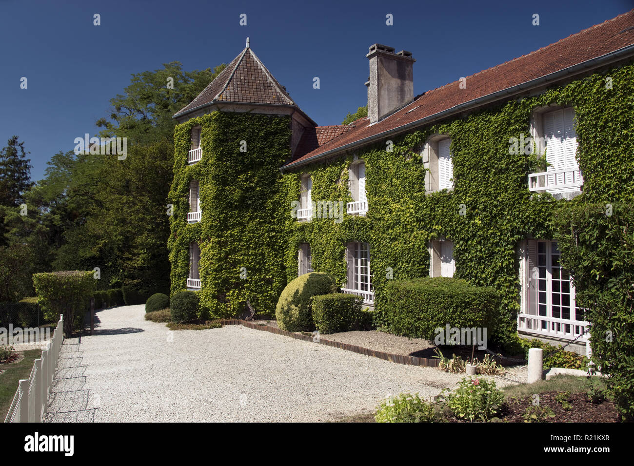 Ivy deckt La Boisserie, der Heimat des französischen Präsidenten und General Charles de Gaulle in Vitry-le-François, Haute-Marne, Frankreich. Stockfoto