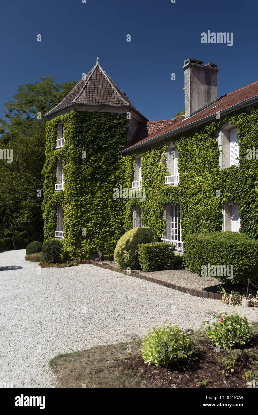 Ivy deckt La Boisserie, der Heimat des französischen Präsidenten und General Charles de Gaulle in Vitry-le-François, Haute-Marne, Frankreich. Stockfoto