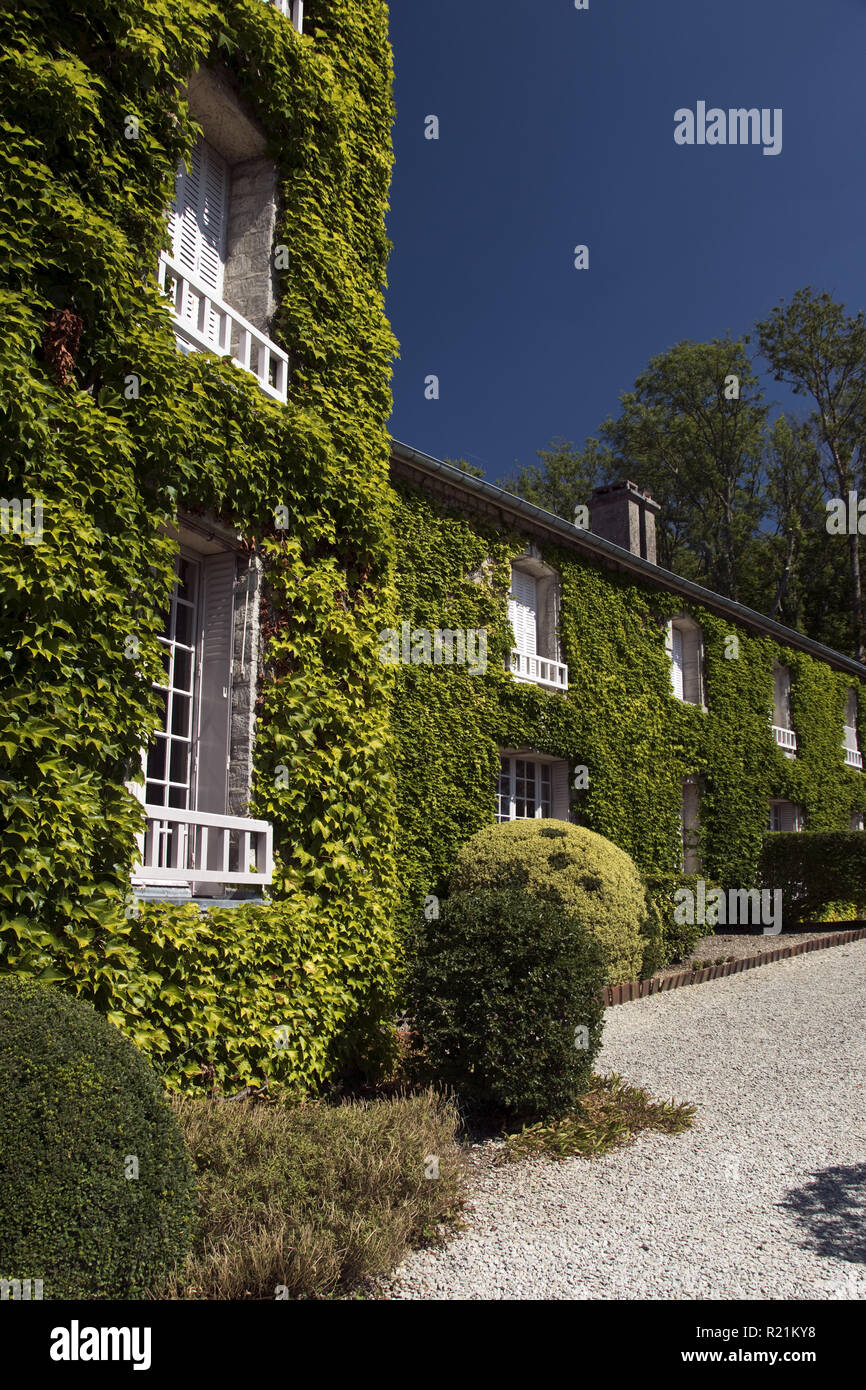 Ivy deckt La Boisserie, der Heimat des französischen Präsidenten und General Charles de Gaulle in Vitry-le-François, Haute-Marne, Frankreich. Stockfoto