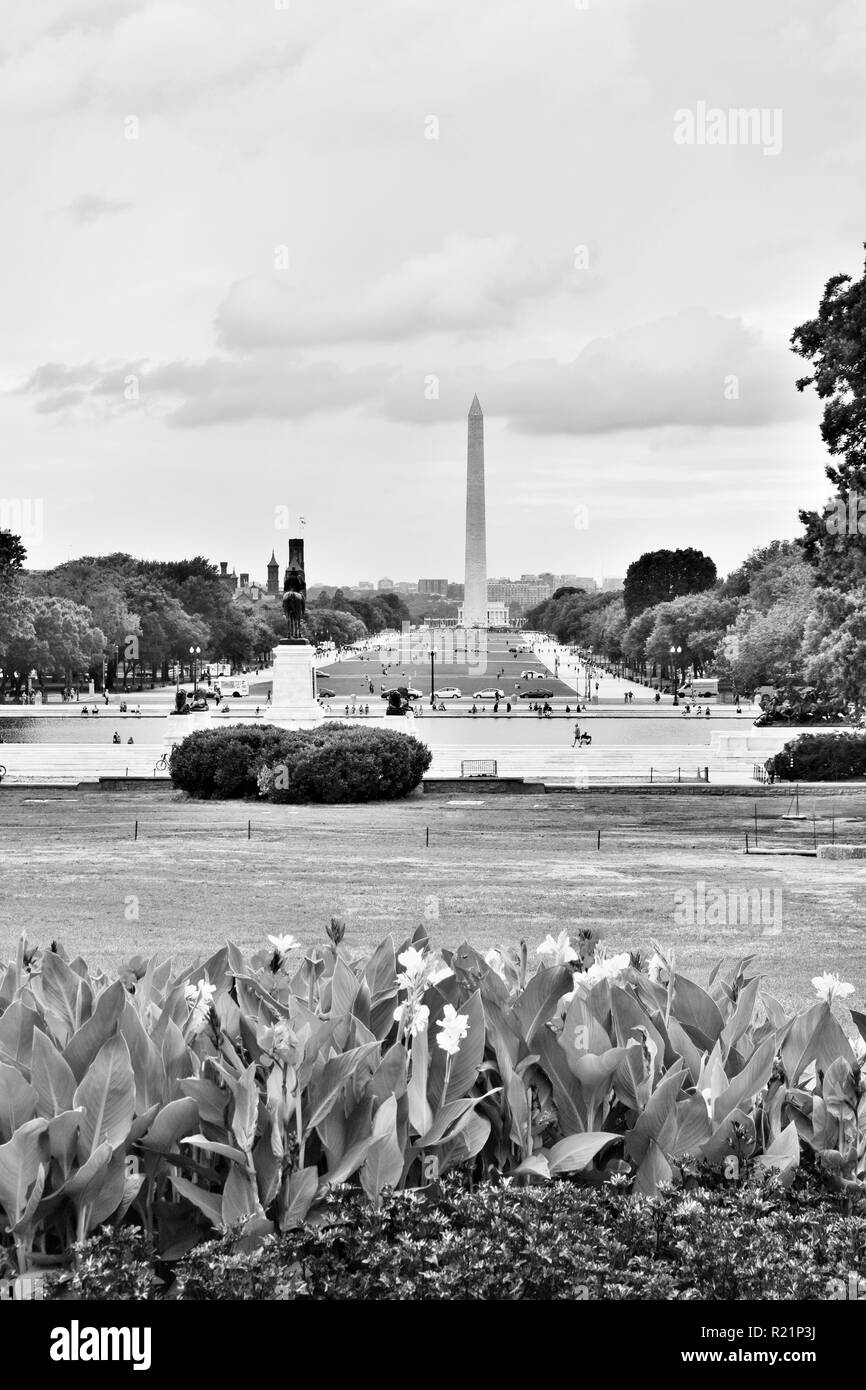 Der Lincoln Memorial Reflecting Pool und Washington Monument in Schwarz und Weiß Stockfoto