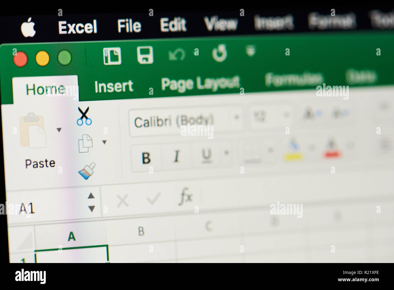 New York, USA - November 15, 2018: Microsoft Office Excel Tabelle auf das Gerät mit dem Bildschirm pixelated Nähe zu sehen. Stockfoto