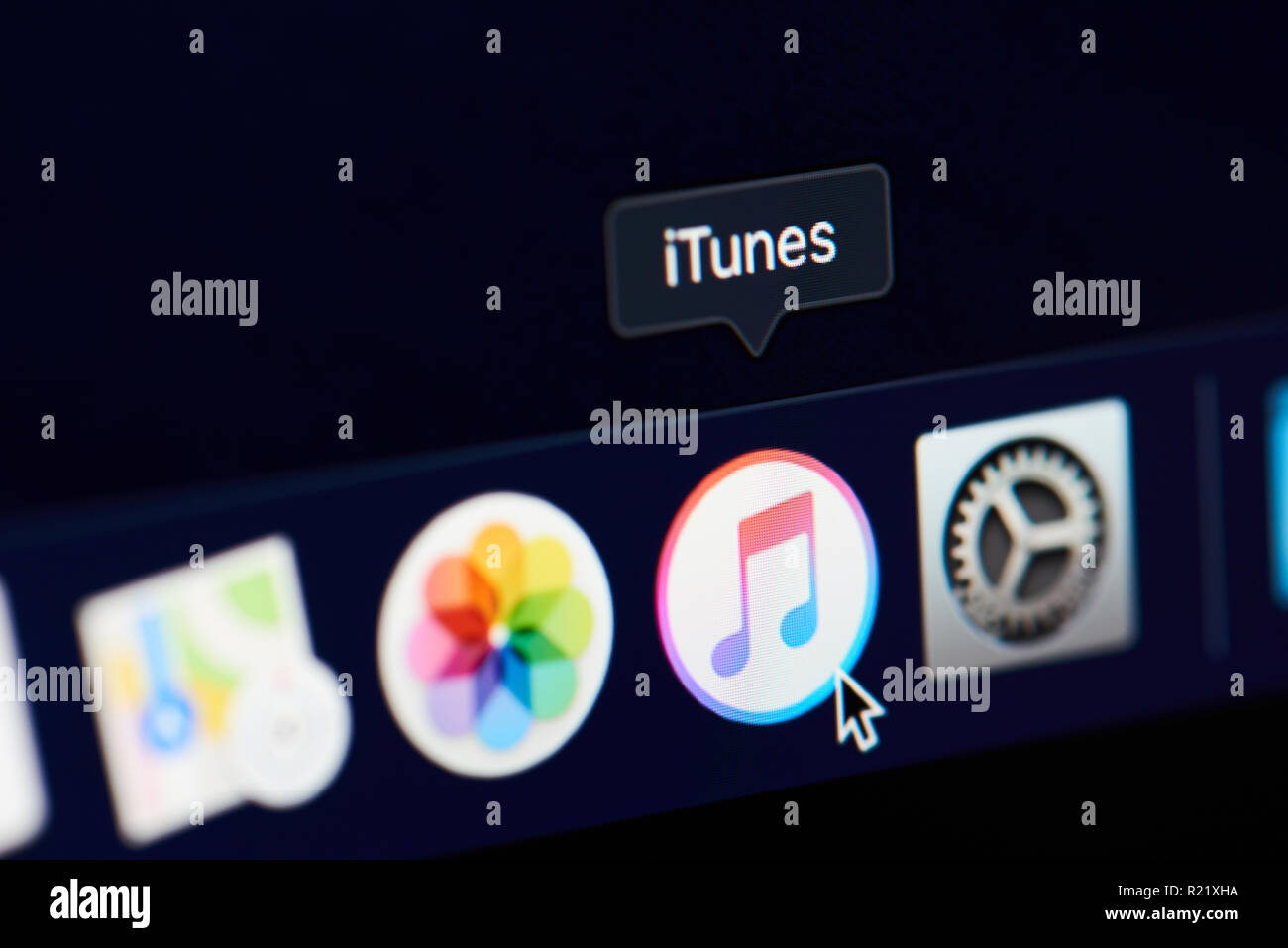New York, USA - November 15, 2018: Itunes Symbol auf das Gerät mit dem Bildschirm pixelated Nähe zu sehen. Stockfoto