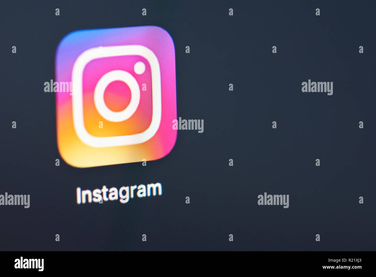 New York, USA - November 15, 2018: Instagram Symbol auf dem Laptop Bildschirm pixelated Nahaufnahme mit Kopie Raum Stockfoto