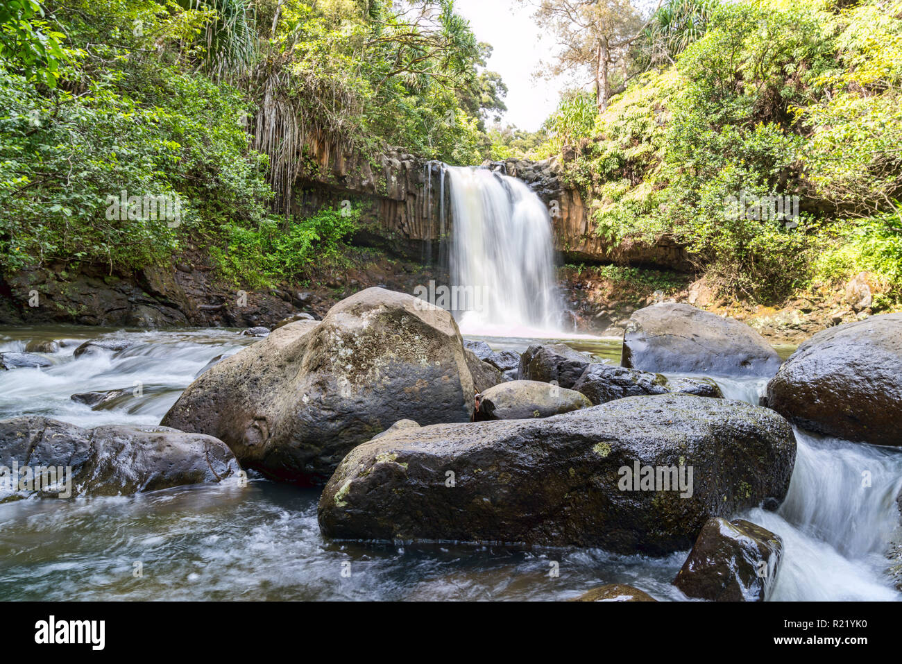 Twin Falls in Bewegung - Wasserfälle in Maui, Hawaii Stockfoto