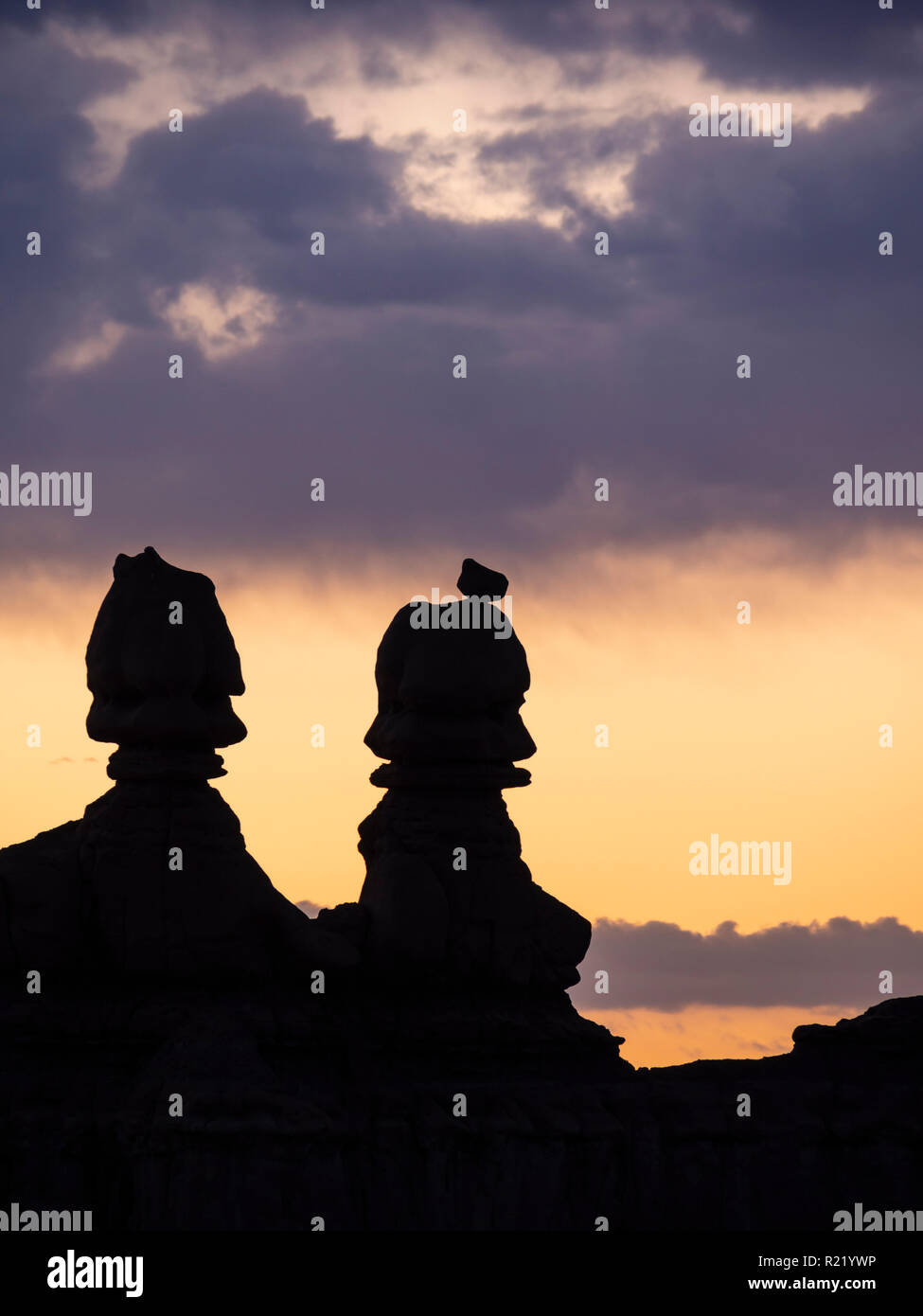 Sonnenaufgang hinter den Drei Schwestern, Goblin Valley State Park, Utah. Stockfoto