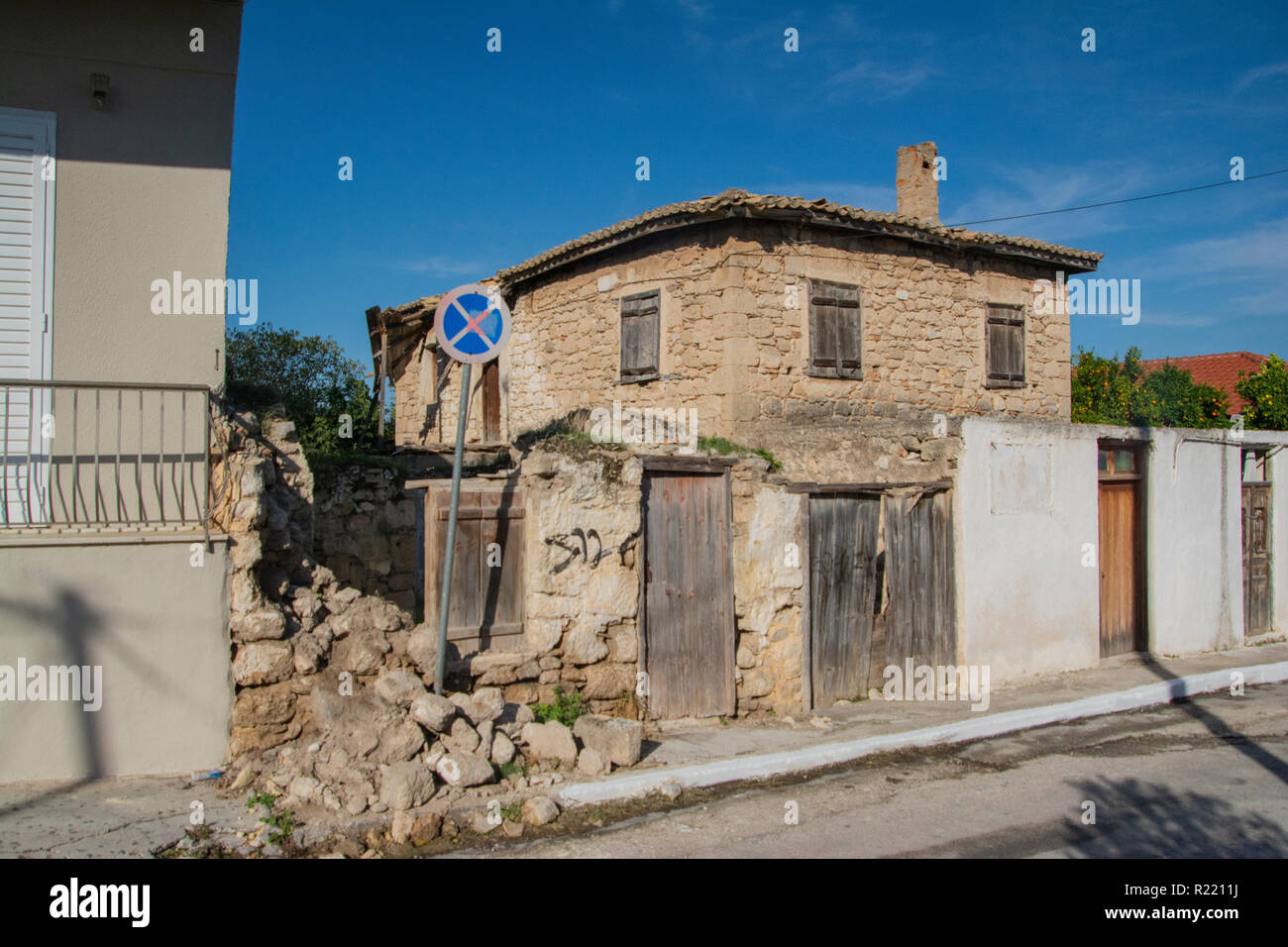 Ein verlassenes Haus in der Altstadt von Korinth, Griechenland Stockfoto
