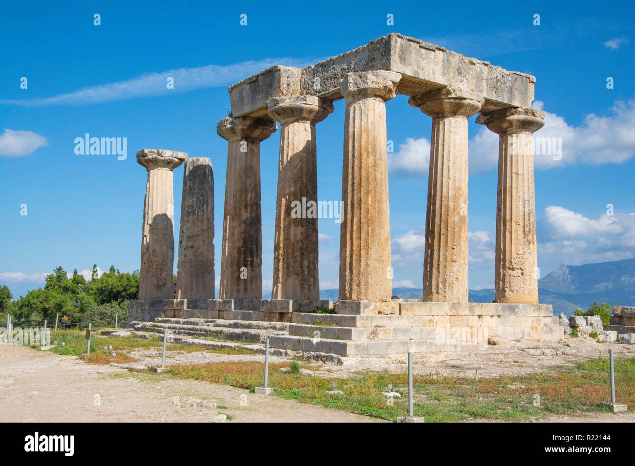 Die Ruinen eines Tempels in alten Korinth zu Apollo gewidmet. Stockfoto