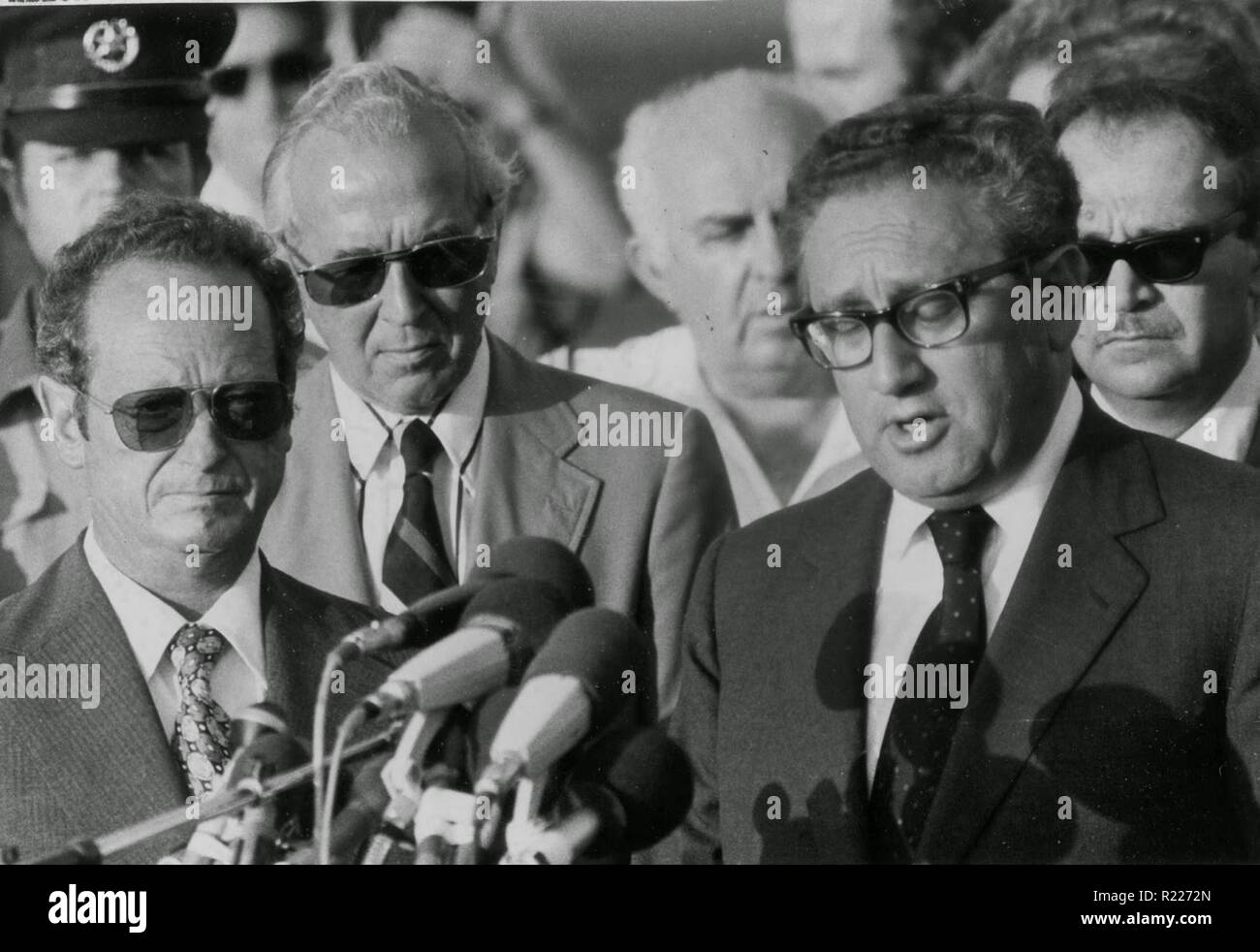 Staatssekretär Henry Kissinger mit israelischen Außenminister Yigal Allon 1974 Stockfoto