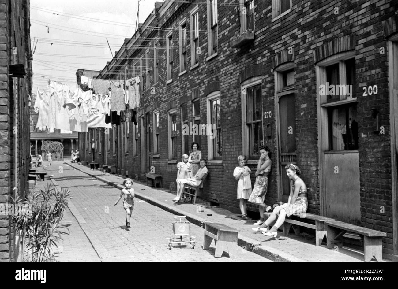 Arthur Rothstein Foto der Wohnbedingungen in Ambridge, Pennsylvania, während der amerikanischen Weltwirtschaftskrise, 1938 Stockfoto