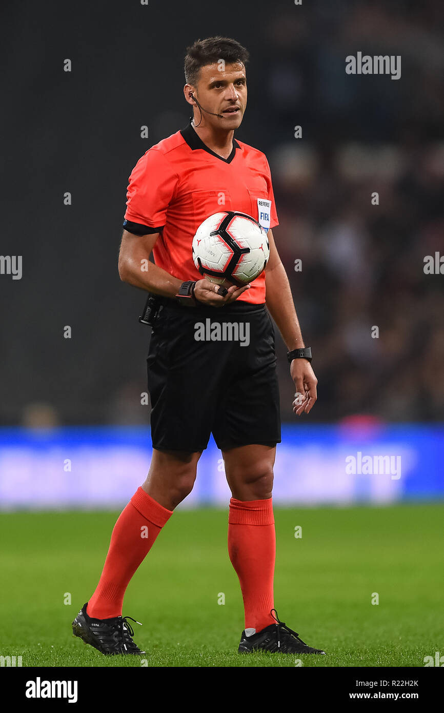 London. Vereinigtes Königreich. 15. November 2018. Schiedsrichter Jesus Gil Manzano während der internationalen Freundschaftsspiel zwischen England und USA im Wembley Stadion. Credit: MI Nachrichten & Sport/Alamy leben Nachrichten Stockfoto