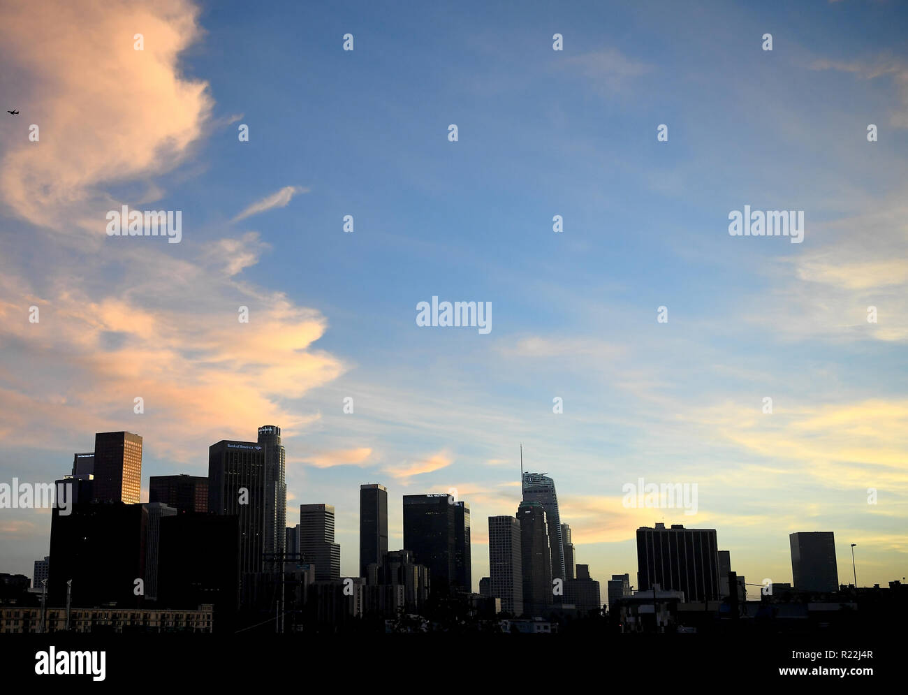 Los Angeles, USA. 05 Nov, 2018. Silhouette der Innenstadt von Los Angeles. Quelle: Britta Pedersen/dpa-Zentralbild/ZB/dpa/Alamy leben Nachrichten Stockfoto