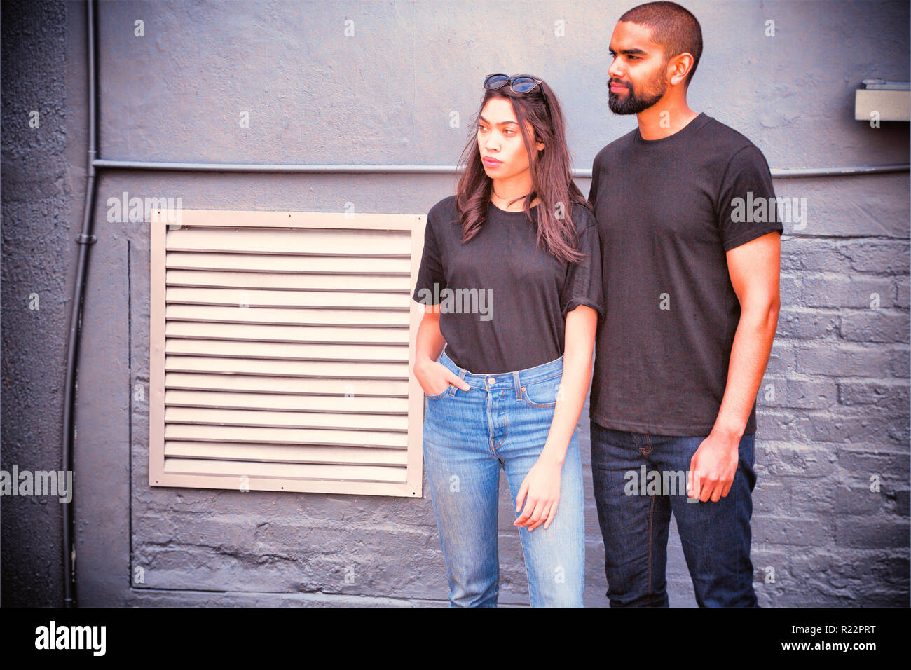 Hipster Paar mit blank t-shirts für Ihr Design Stockfoto