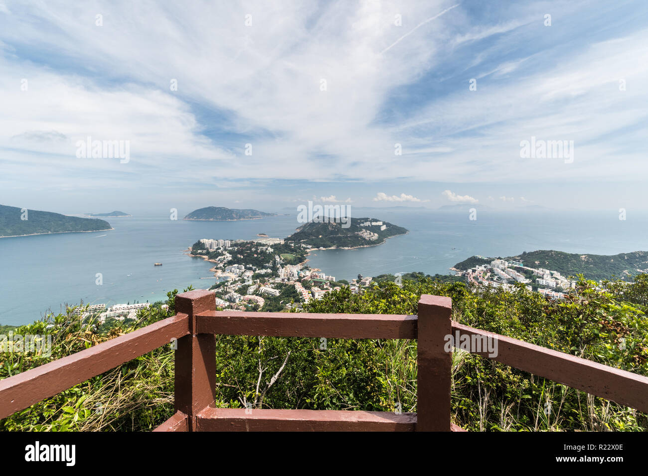Aussichtspunkt über der Stadt, die von der Stanley Wilson Wanderweg in den Bergen im Süden der Insel Hong Kong in China. Stockfoto