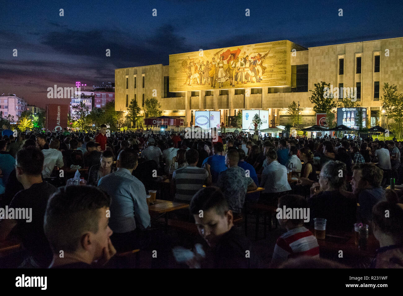 Albanien, Tirana, Skanderberg Hauptplatz, Tägliches Leben Stockfoto