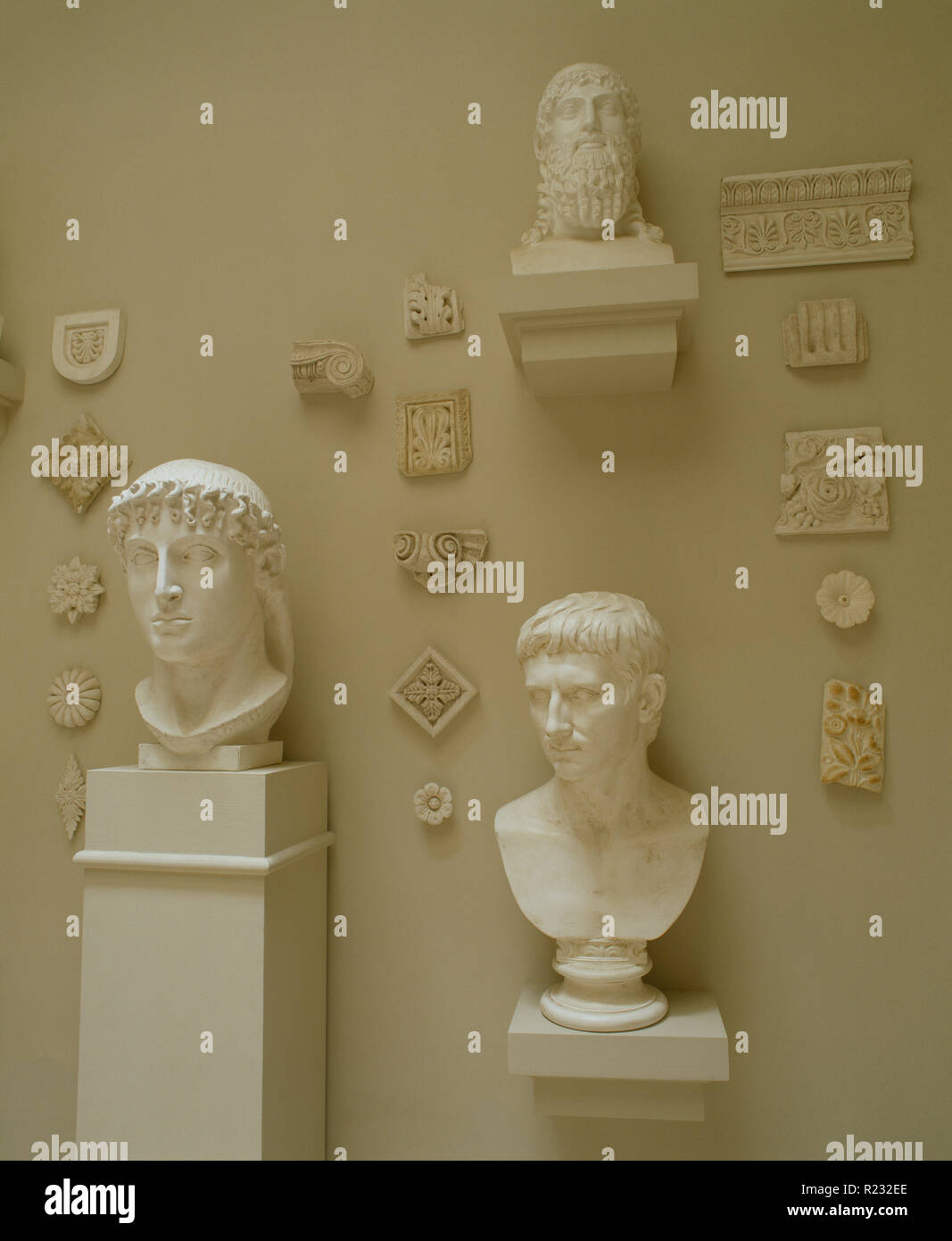 Sammlung der klassischen Büsten und Plaketten Stockfoto