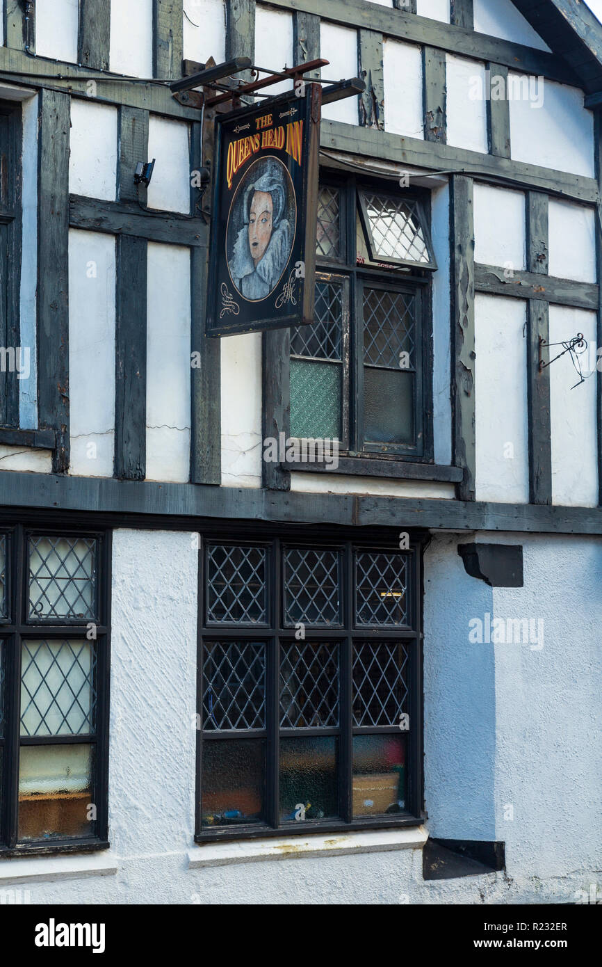 Die Queen's Head Inn, St James Street, Monmouth, einem sechzehnten Jahrhundert Coaching Inn, sagte" verfolgt werden. Stockfoto
