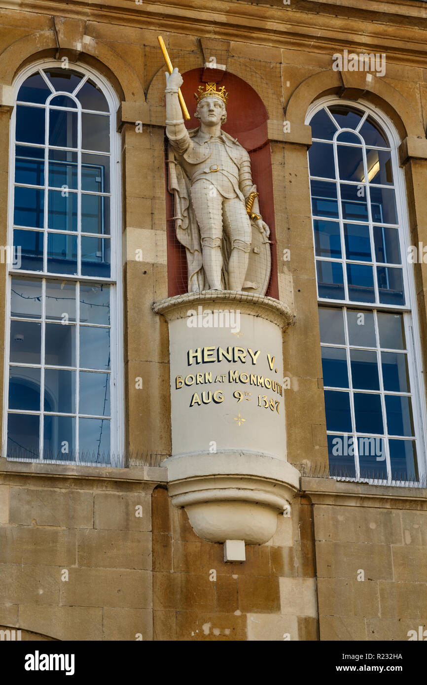 Monmouth, Gwent, Statue von König Henry V, vor der Shire Hall, Agincourt Square, Stockfoto