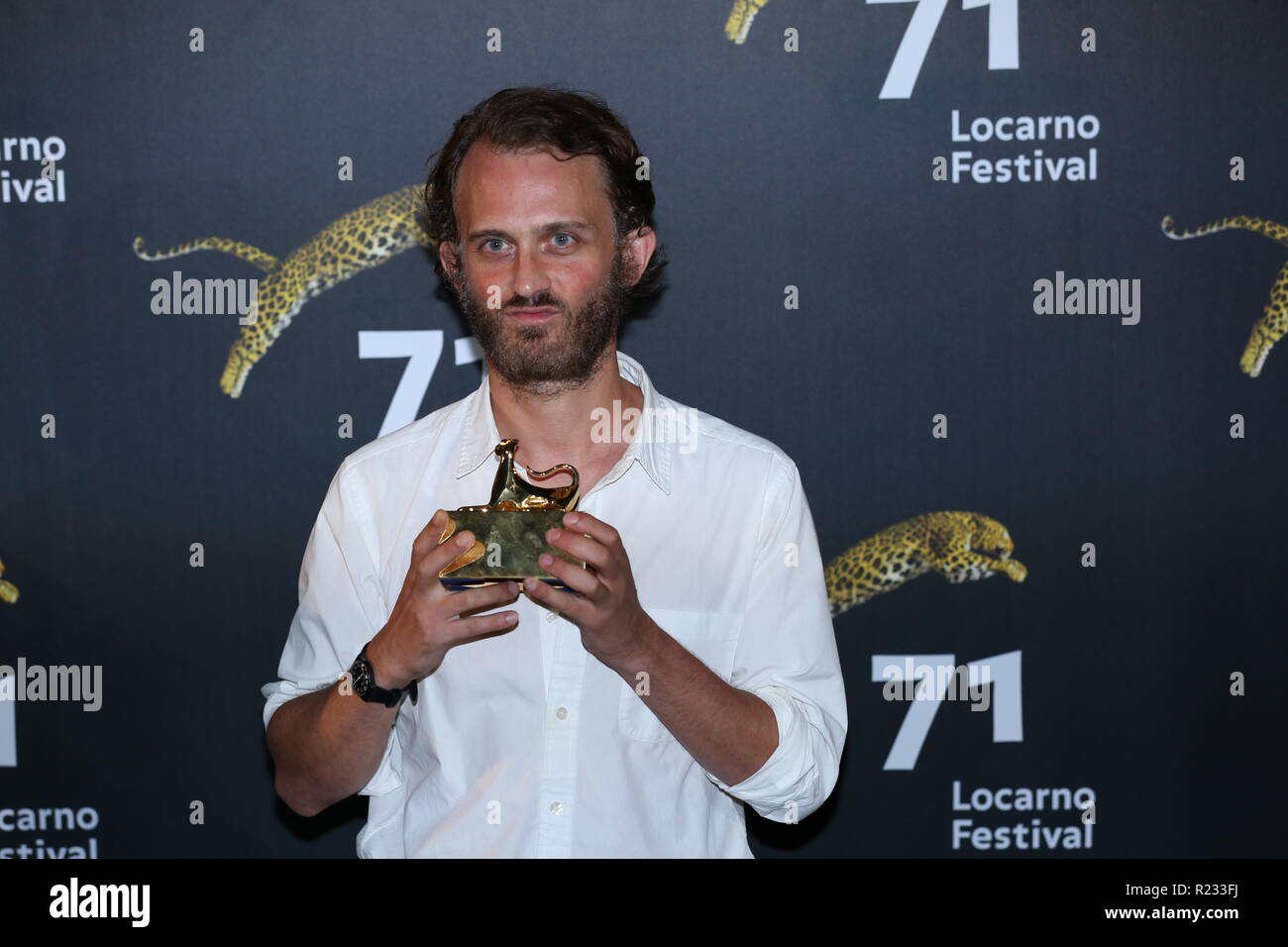 LOCARNO, Schweiz - 11.August 2018: Emmanuel Marre gewinnt den Goldenen Pardino für den besten internationalen Kurzfilm (Foto: Mickael Chavet) Stockfoto