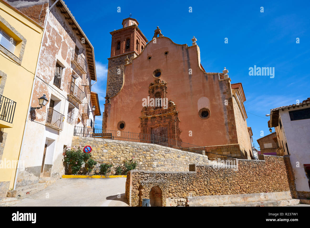 Arcos de las Salinas Kirche in der Provinz Valencia in Spanien Stockfoto