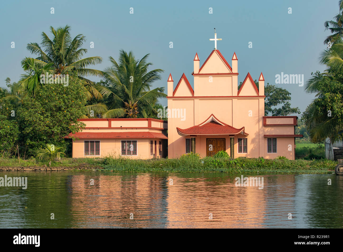 Kirche in Kerala Gewässer, in der Nähe von Trivandrum, Kerala, Indien Stockfoto
